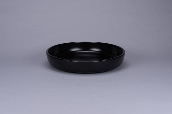 Selva Basics ROUND DEEP COUPE PLATE, 9.4"D, 42.4 OZ, BLACK